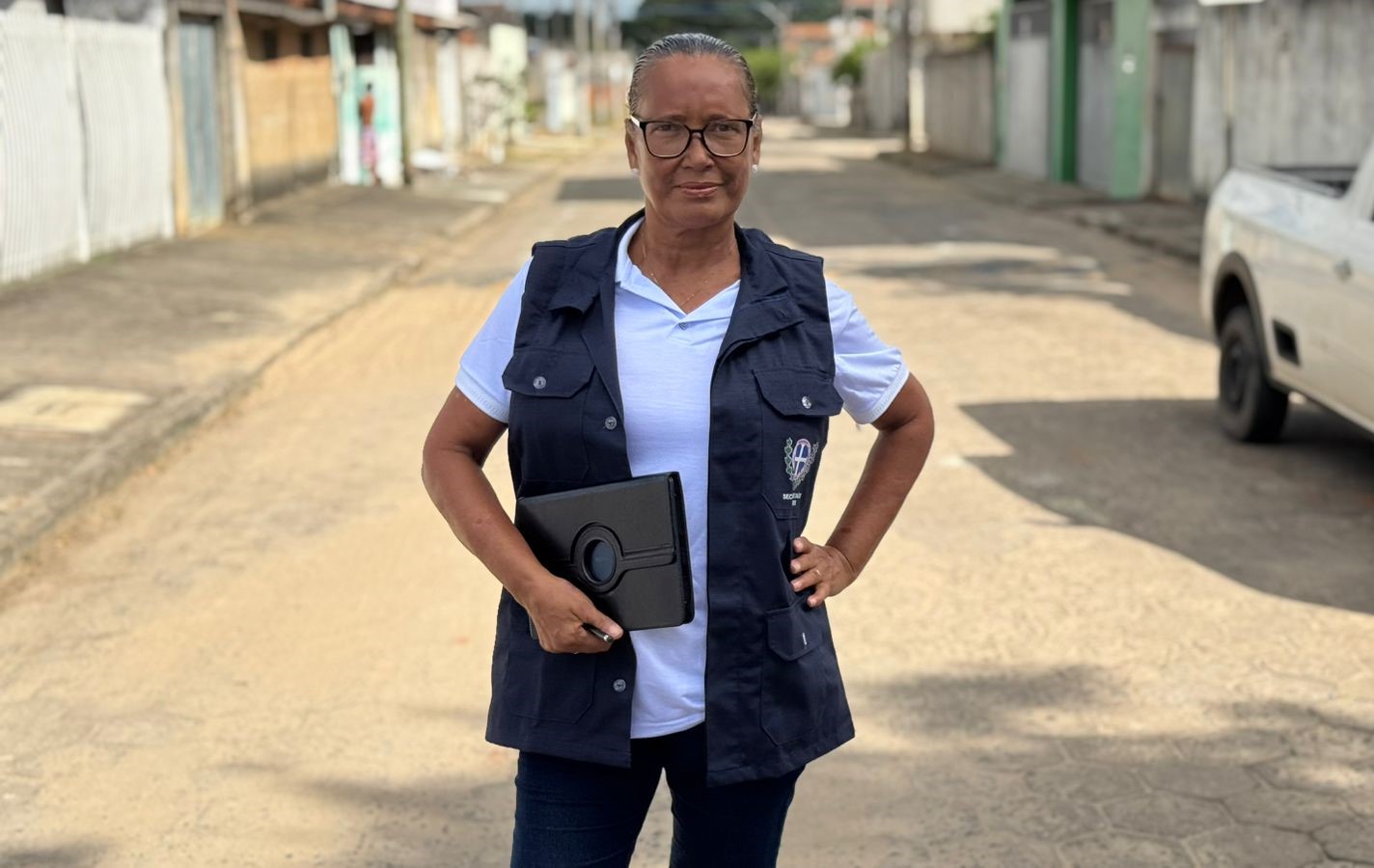 Prefeitura de Pinheiros entrega uniformes e tablets a agentes comunitários de saúde